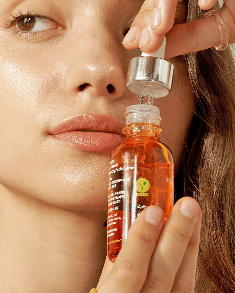 Jumiso All Day Vitamin Brightening & Balancing Facial Serum - Image 3