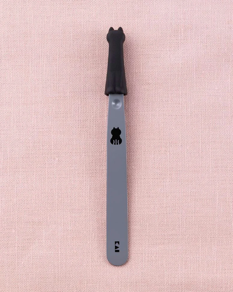 KAI Nyarming Cat Tweezers - Image 4