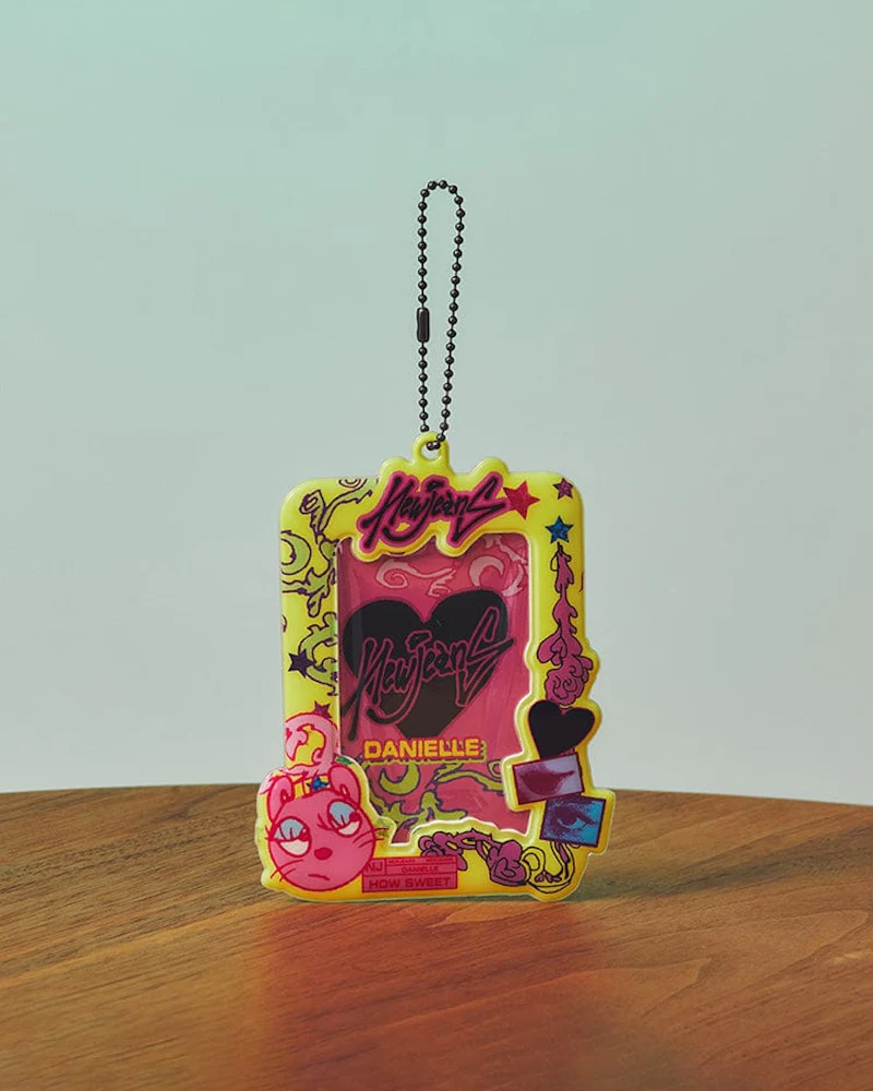 NJ How Sweet PHOTOCARD HOLDER KEYRING - Image 4
