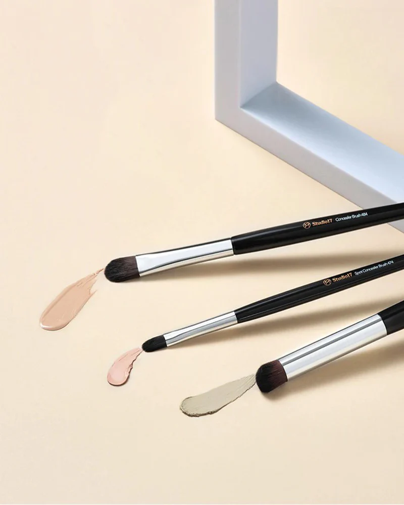 Studio 17 Corrector & Concealer Brush 482 - Image 2